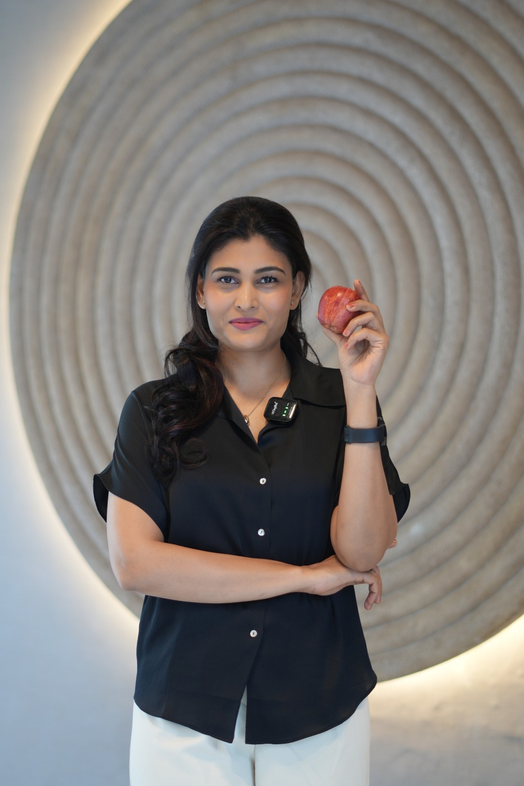 Leena Kirane explaining a holistic wellness plan to a client